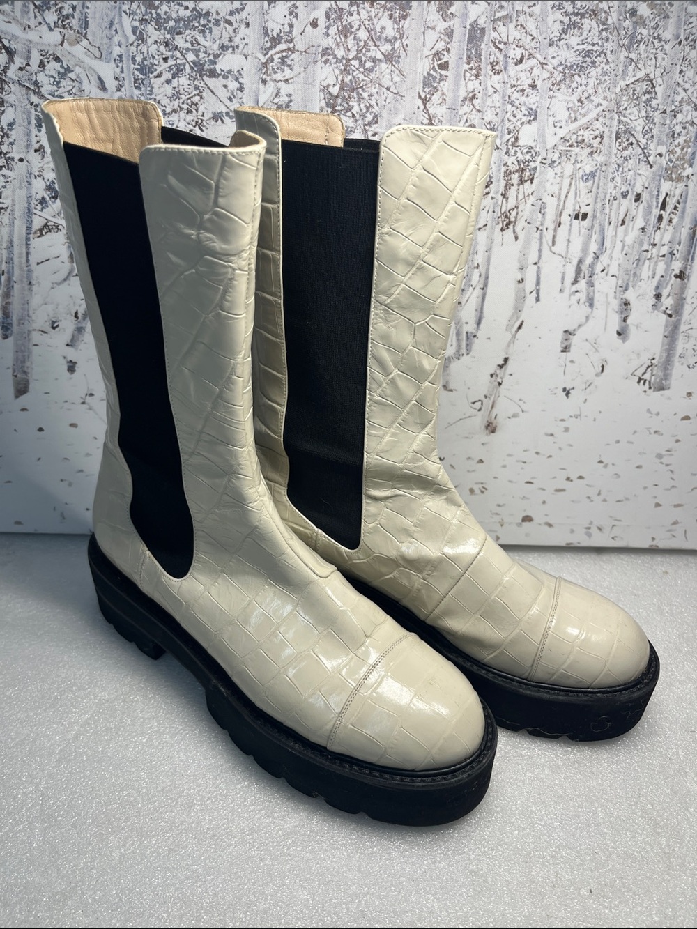 Stuart Weitzman White Presley Ultralift Croc-effect Round Toe Boot Sz 8